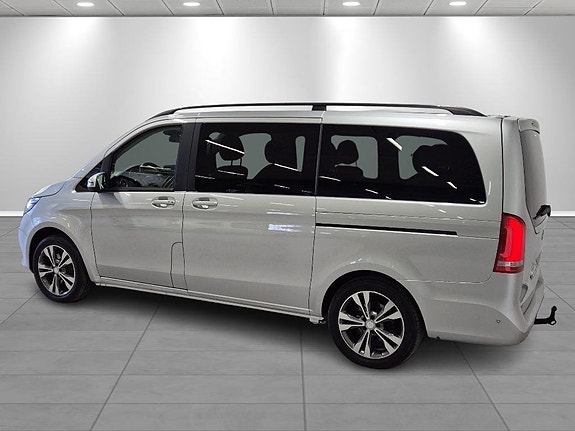 Mercedes-Benz V250 5 of 17