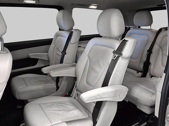 Mercedes-Benz V250 16 of 17