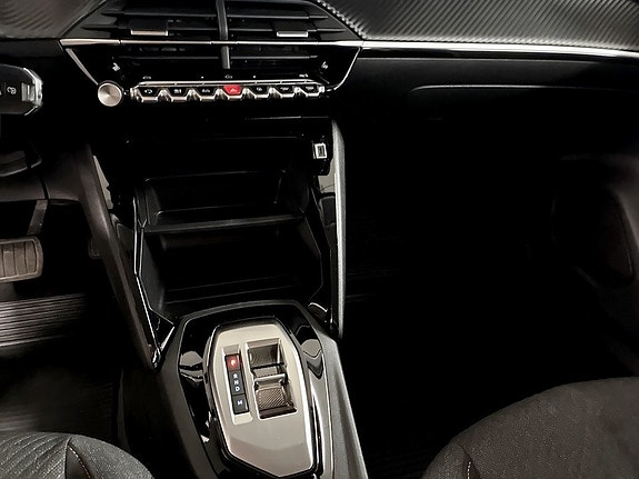 Peugeot 208 10 of 15