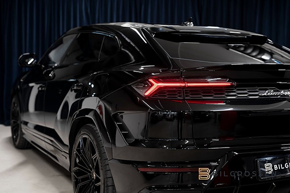 Lamborghini Urus 10 of 27