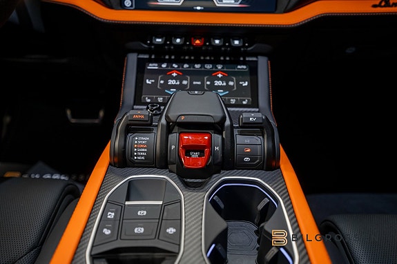 Lamborghini Urus 23 of 27