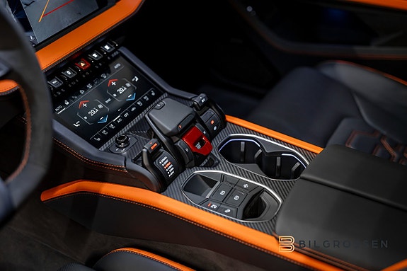 Lamborghini Urus 22 of 27