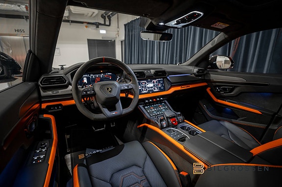 Lamborghini Urus 16 of 27