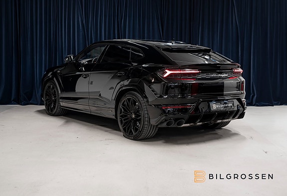 Lamborghini Urus 3 of 27