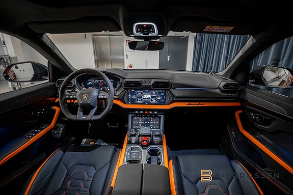 Lamborghini Urus 15 of 27