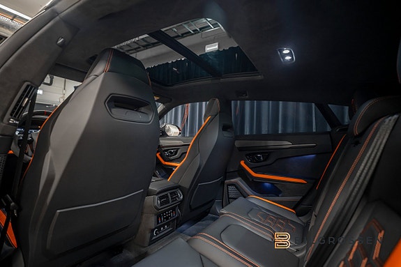 Lamborghini Urus 19 of 27
