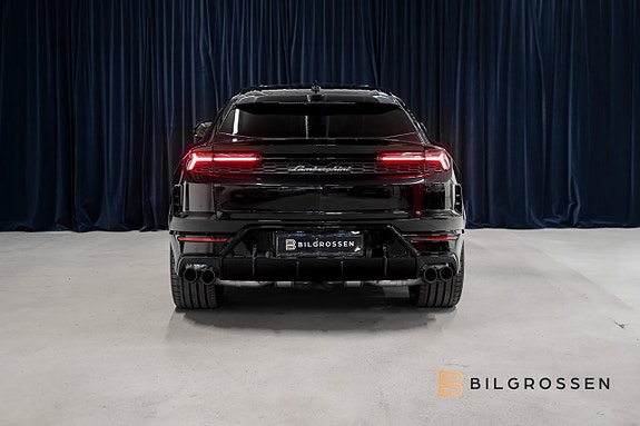 Lamborghini Urus 4 of 27