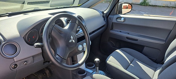 Mitsubishi Colt 6 of 18