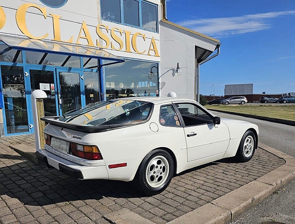 Porsche 944 3 of 8