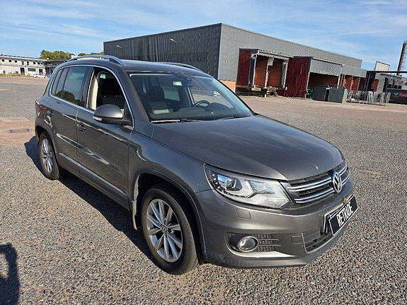 Volkswagen Tiguan 2 of 5
