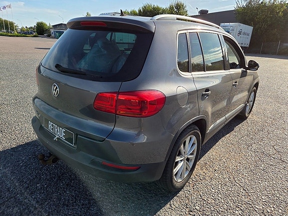 Volkswagen Tiguan 3 of 5