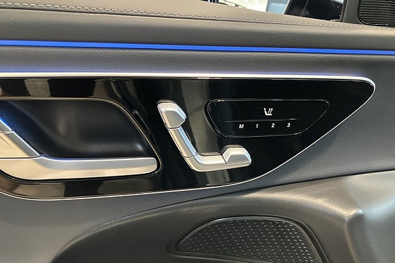 Mercedes-Benz E300 de 27 of 30