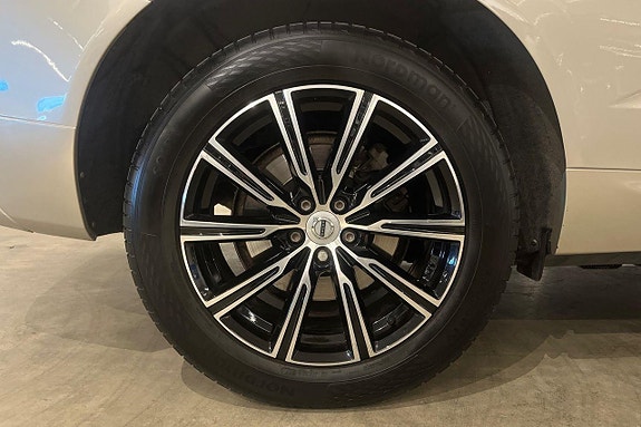 Volvo XC60 10 of 25