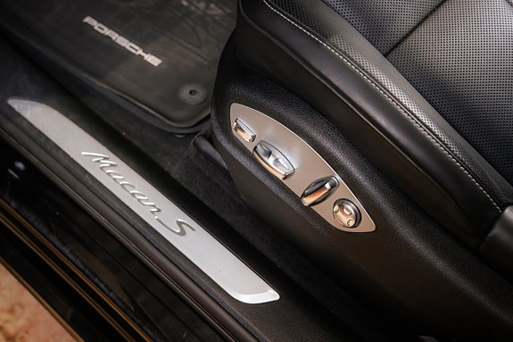Porsche Macan S 14 of 30
