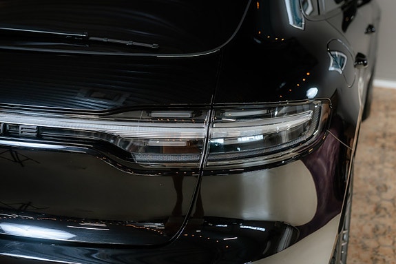 Porsche Macan S 10 of 30