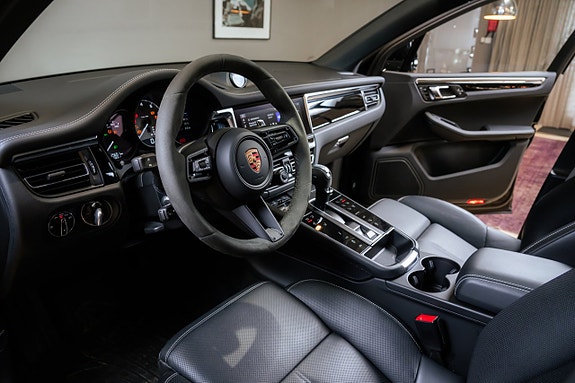 Porsche Macan S 12 of 30