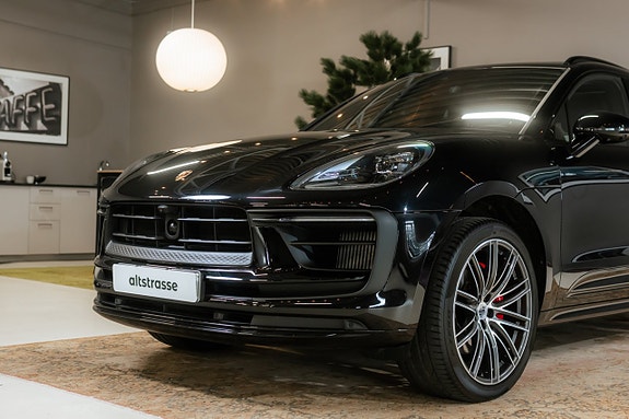 Porsche Macan S 2 of 30