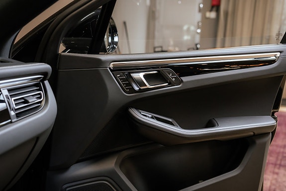 Porsche Macan S 21 of 30