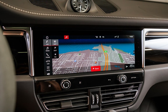 Porsche Macan S 17 of 30