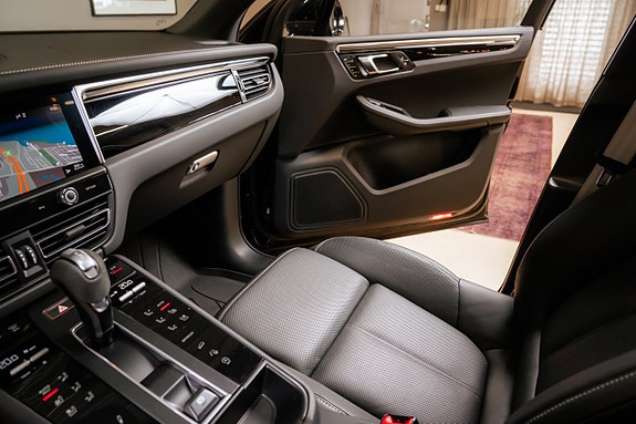 Porsche Macan S 20 of 30