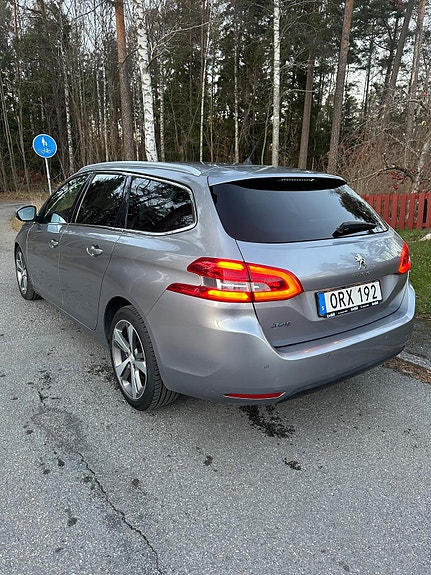 Peugeot 308 SW 7 of 8