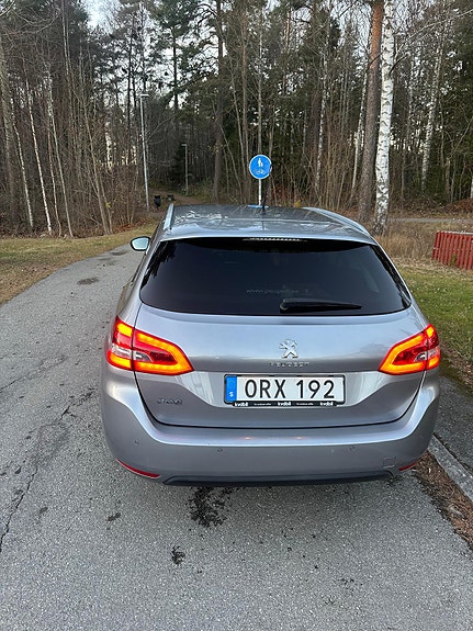 Peugeot 308 SW 3 of 8