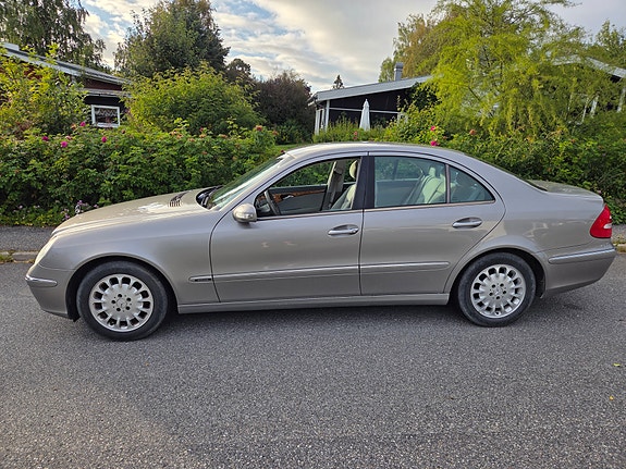 Mercedes-Benz E200 2 of 6