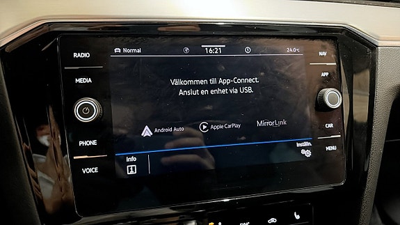 Volkswagen Passat 18 of 22