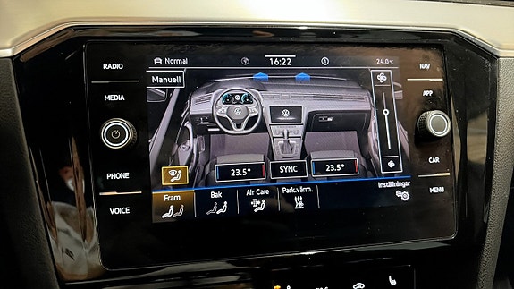 Volkswagen Passat 21 of 22