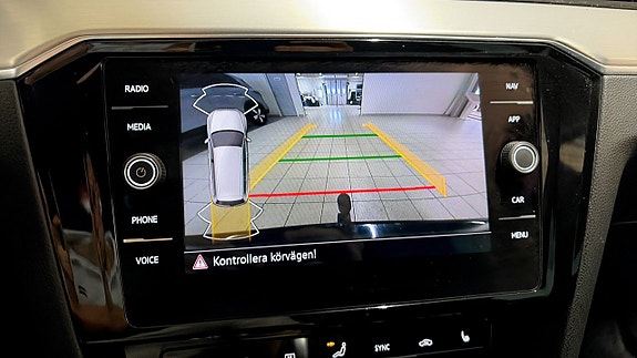 Volkswagen Passat 19 of 22