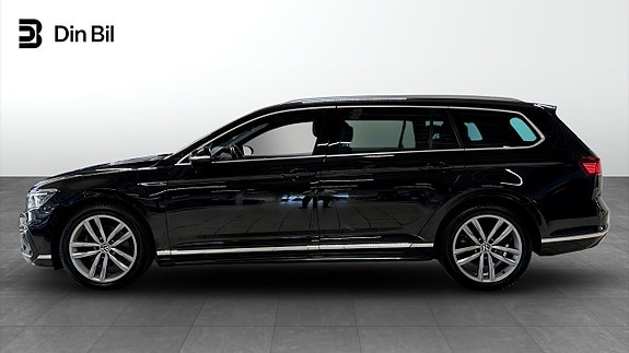 Volkswagen Passat 2 of 22