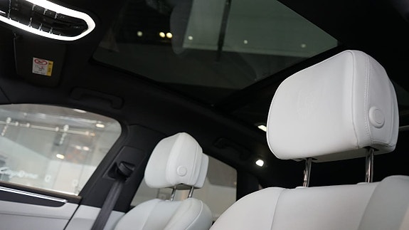 Porsche Macan T 7 of 12