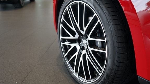 Porsche Macan T 5 of 12
