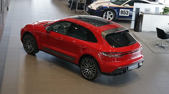 Porsche Macan T 3 of 12