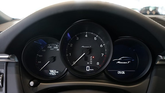 Porsche Macan T 12 of 12