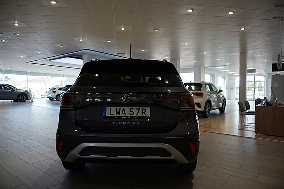 Volkswagen T-Cross 3 of 8