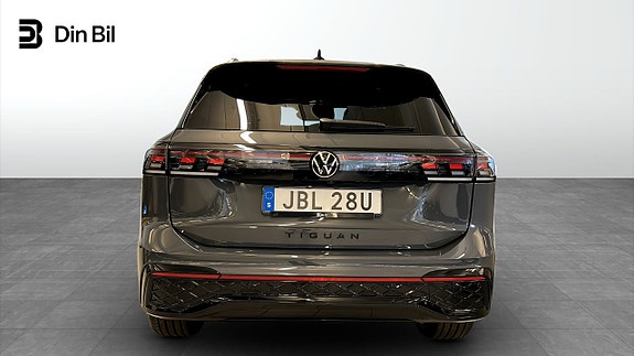 Volkswagen Tiguan 5 of 14