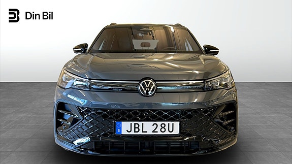 Volkswagen Tiguan 4 of 14