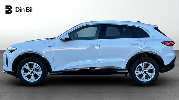Audi Q5 2 of 13