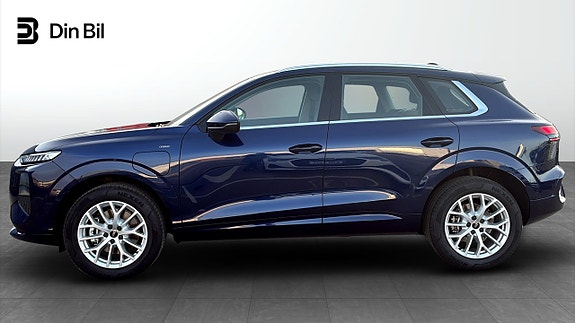 Audi Q3 2 of 13