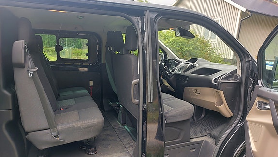 Ford Transit Custom 8 of 12