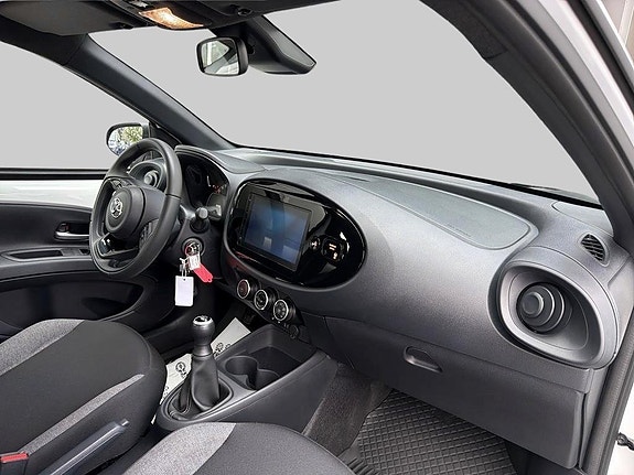 Toyota Aygo X 7 of 12