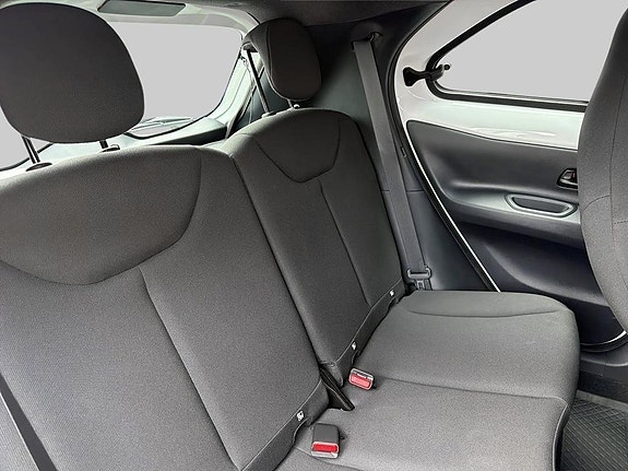 Toyota Aygo X 8 of 12