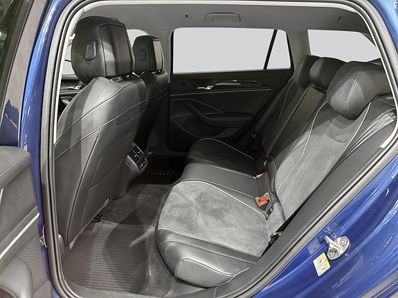 Volkswagen Passat 9 of 16