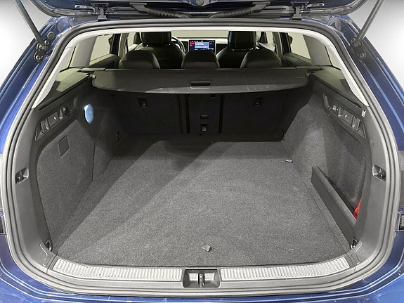 Volkswagen Passat 14 of 16