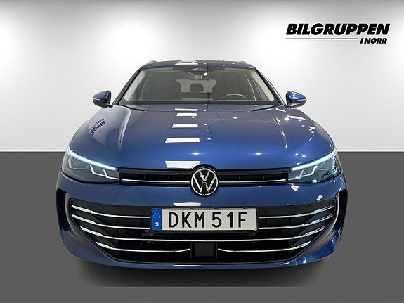 Volkswagen Passat 2 of 16
