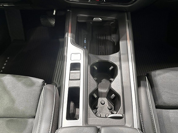 Volkswagen Passat 12 of 16