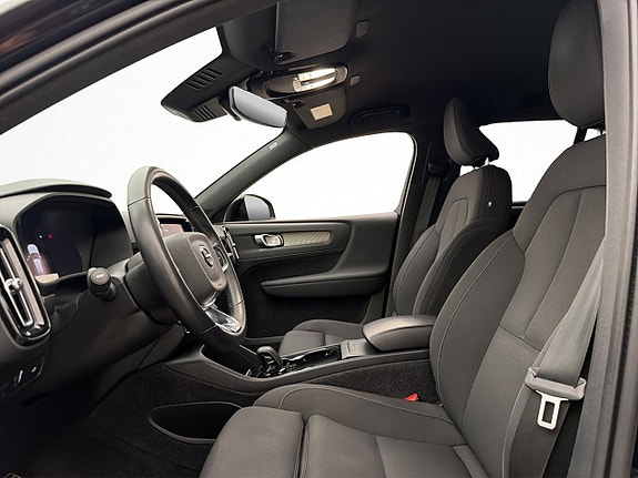 Volvo XC40 12 of 30
