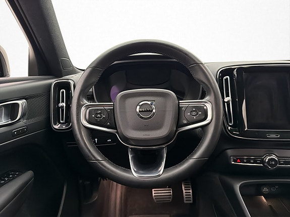 Volvo XC40 14 of 30