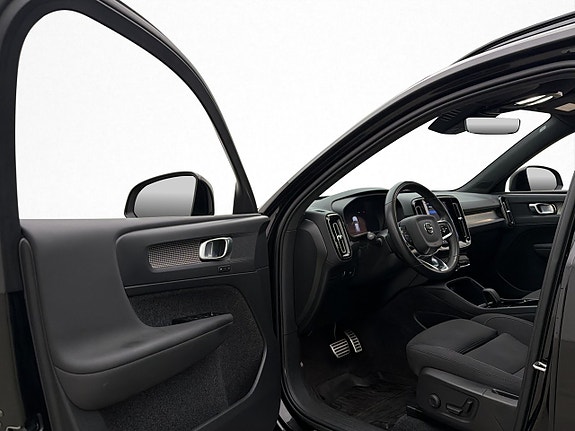 Volvo XC40 11 of 30